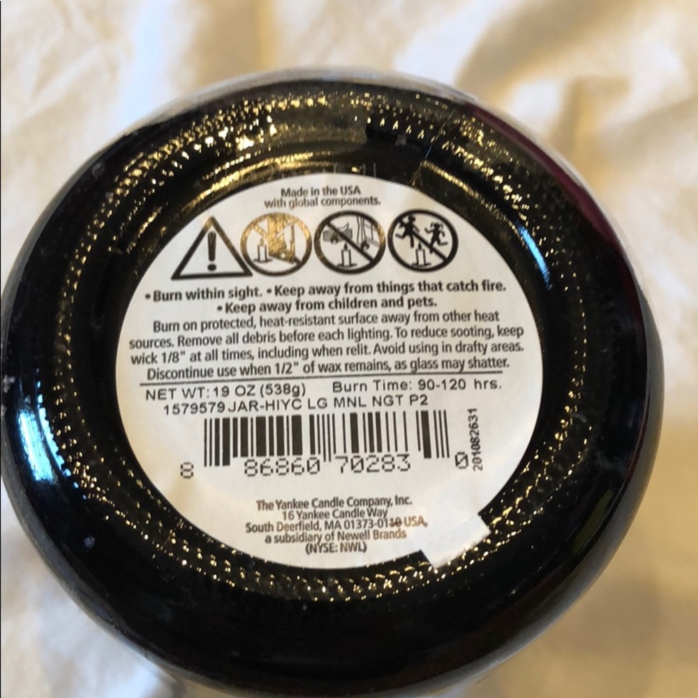 NWT Yankee Candle 19oz Large Candle - Picture 3 of 4